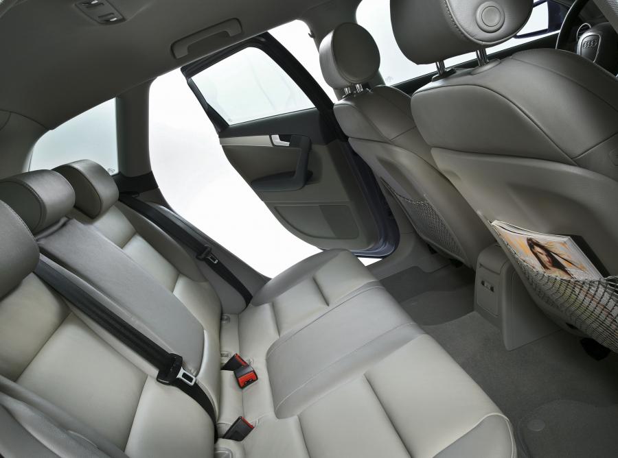 Интерьер Audi A3 Sportback 2.0T (8PA) 2004 года  (WW) (фото 15 из 21)
